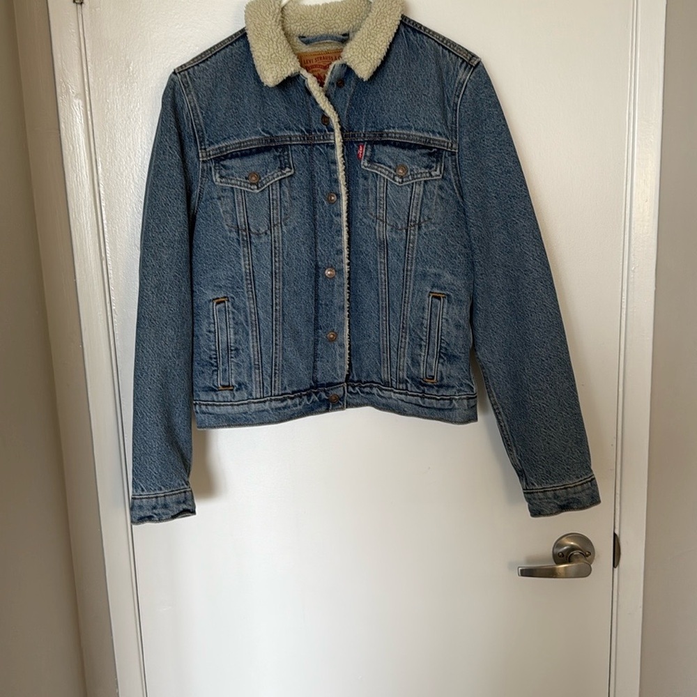 Levi's Classic Blue Jean Jacket with Cream Sherpa Collar